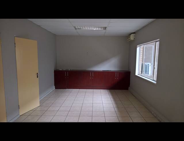 1,093M² WAREHOUSE TO LET IN SPARTAN